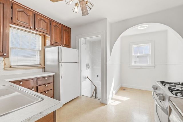 734 S Spruce St, Wichita, KS 67211