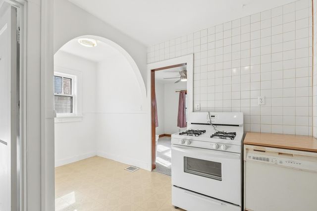 734 S Spruce St, Wichita, KS 67211