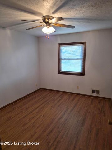 7011 Uranus Dr, Louisville, KY 40258