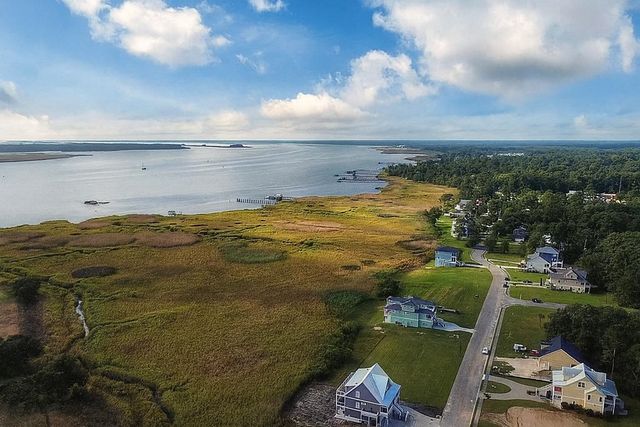 125 Oak Bay Dr., Georgetown, SC 29440