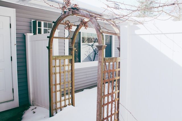 58 Robinridge Rd 58, Chicopee, MA 01022