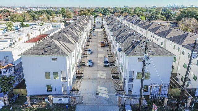 8315 Brecha Lane, Houston, TX 77055