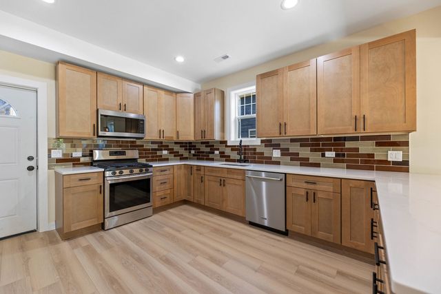 76 N 4th Street 76, Aurora, IL 60505