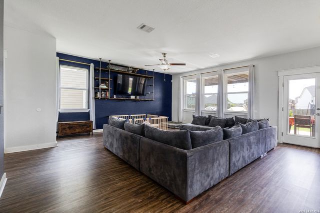 5114 WELLS PARK, Marion, TX 78124