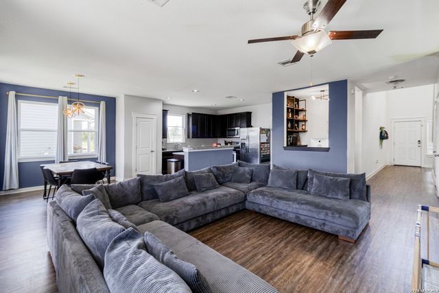5114 WELLS PARK, Marion, TX 78124