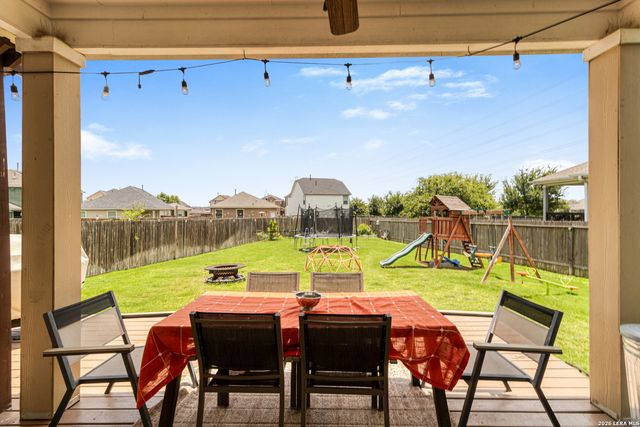 5114 WELLS PARK, Marion, TX 78124