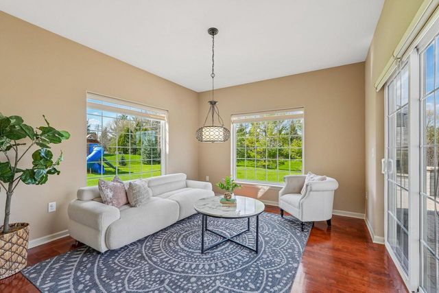 N55W20970 Carters Crossing CIRCLE, Menomonee Falls, WI 53051