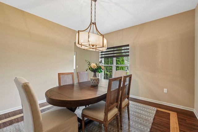 N55W20970 Carters Crossing CIRCLE, Menomonee Falls, WI 53051