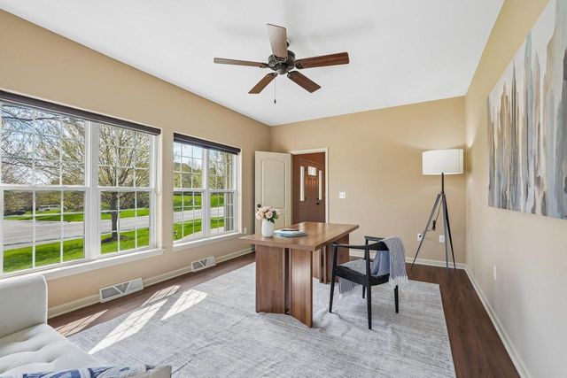 N55W20970 Carters Crossing CIRCLE, Menomonee Falls, WI 53051