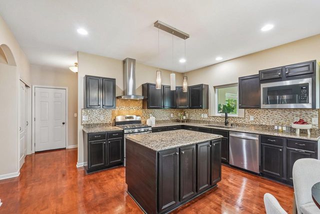 N55W20970 Carters Crossing CIRCLE, Menomonee Falls, WI 53051