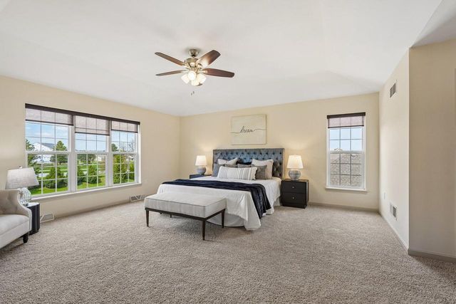 N55W20970 Carters Crossing CIRCLE, Menomonee Falls, WI 53051