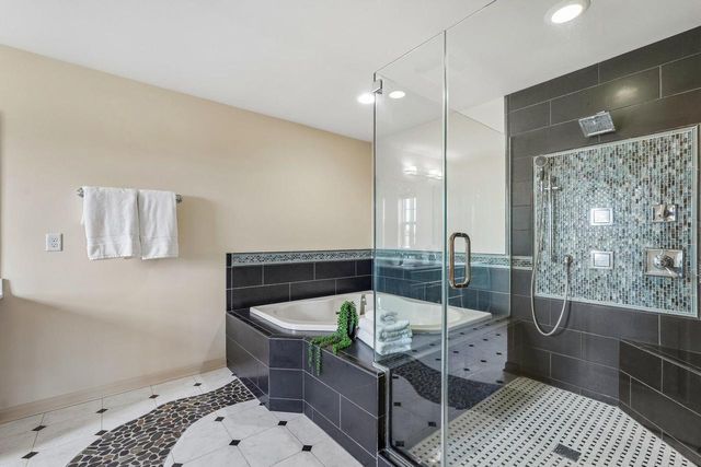 N55W20970 Carters Crossing CIRCLE, Menomonee Falls, WI 53051