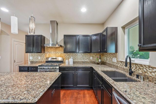N55W20970 Carters Crossing CIRCLE, Menomonee Falls, WI 53051