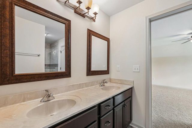 N55W20970 Carters Crossing CIRCLE, Menomonee Falls, WI 53051