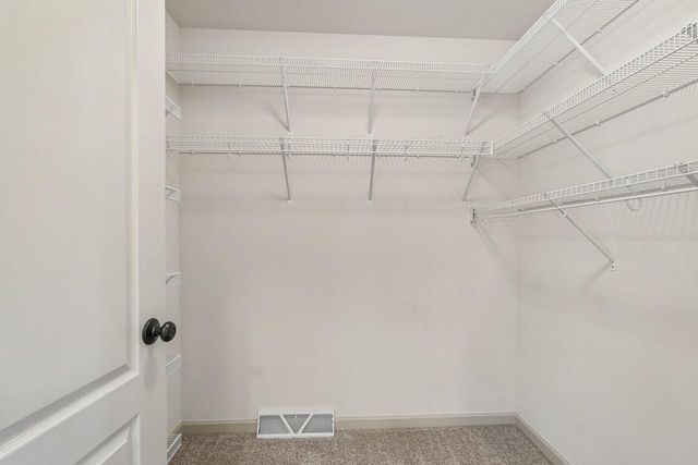N55W20970 Carters Crossing CIRCLE, Menomonee Falls, WI 53051