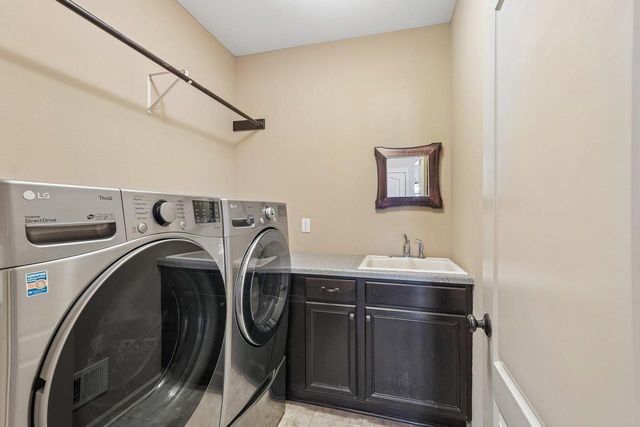 N55W20970 Carters Crossing CIRCLE, Menomonee Falls, WI 53051