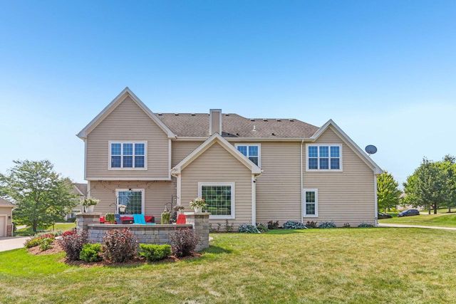 N55W20970 Carters Crossing CIRCLE, Menomonee Falls, WI 53051