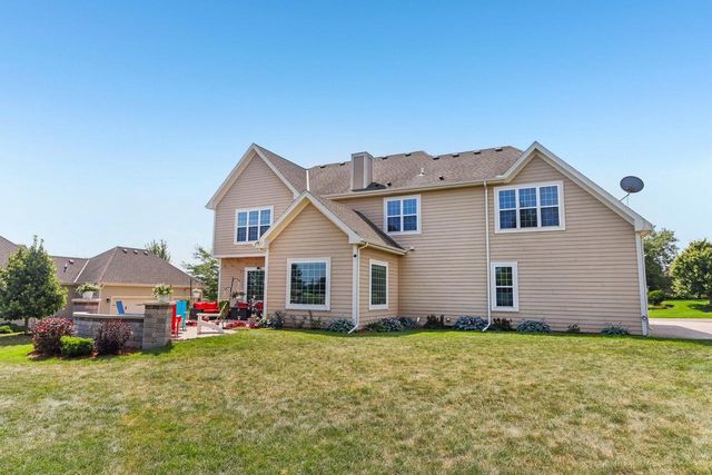 N55W20970 Carters Crossing CIRCLE, Menomonee Falls, WI 53051