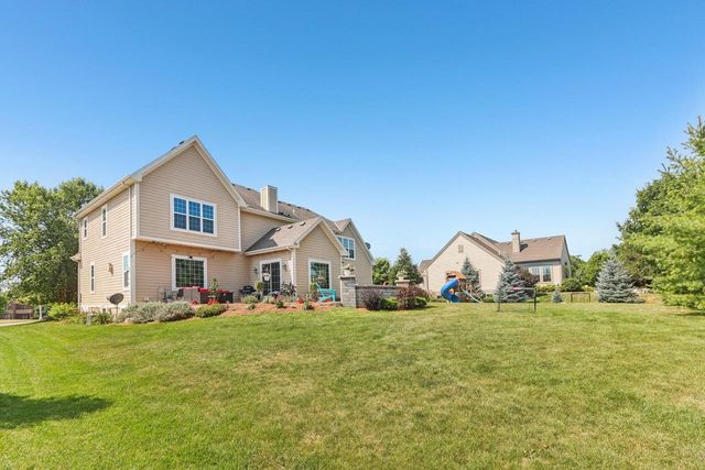 N55W20970 Carters Crossing CIRCLE, Menomonee Falls, WI 53051