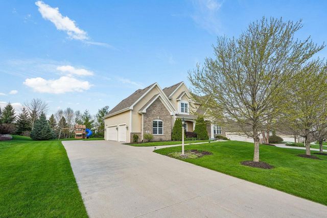 N55W20970 Carters Crossing CIRCLE, Menomonee Falls, WI 53051