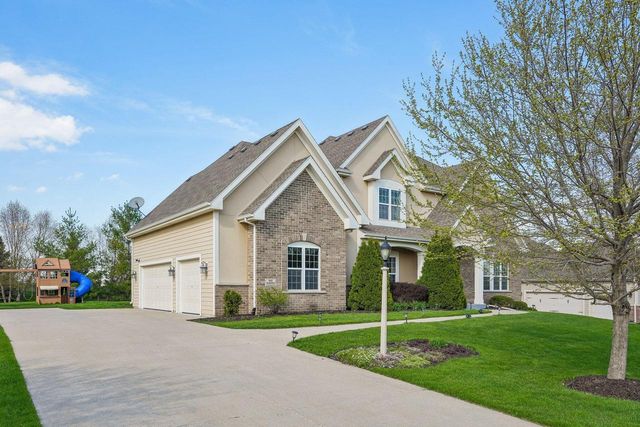 N55W20970 Carters Crossing CIRCLE, Menomonee Falls, WI 53051