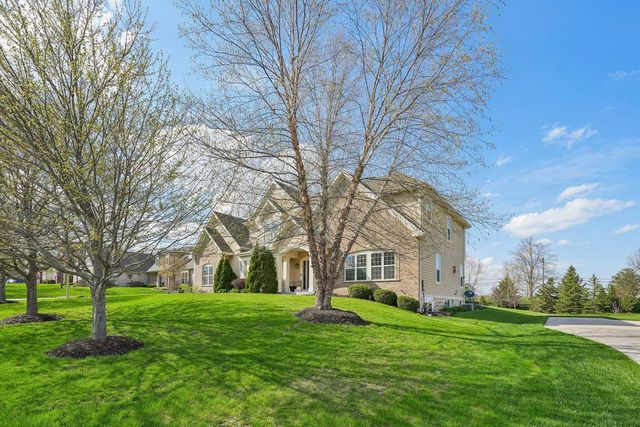 N55W20970 Carters Crossing CIRCLE, Menomonee Falls, WI 53051