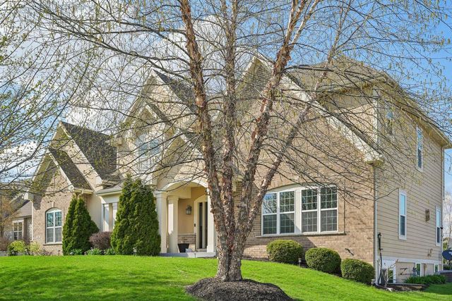N55W20970 Carters Crossing CIRCLE, Menomonee Falls, WI 53051