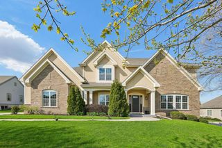 N55W20970 Carters Crossing CIRCLE, Menomonee Falls, WI 53051
