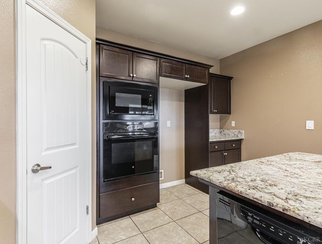 863 Legacy Drive, Lemoore, CA 93245