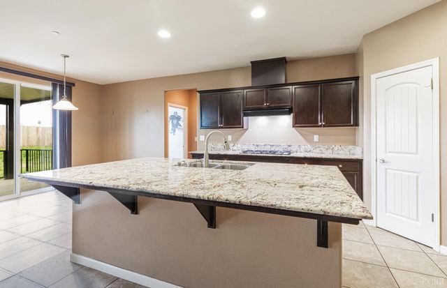 863 Legacy Drive, Lemoore, CA 93245