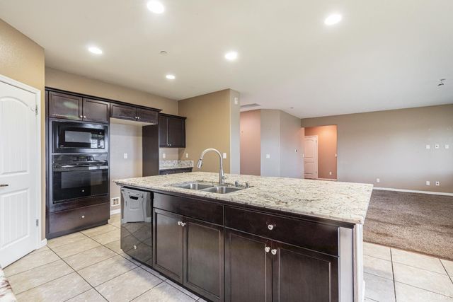 863 Legacy Drive, Lemoore, CA 93245