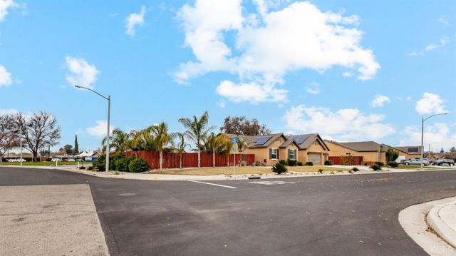 863 Legacy Drive, Lemoore, CA 93245