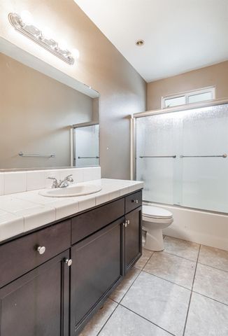 863 Legacy Drive, Lemoore, CA 93245