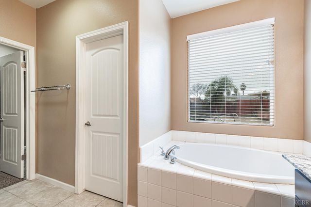 863 Legacy Drive, Lemoore, CA 93245