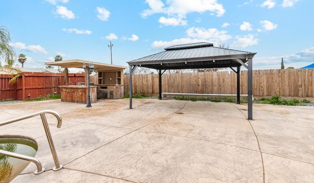 863 Legacy Drive, Lemoore, CA 93245