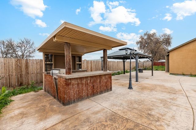 863 Legacy Drive, Lemoore, CA 93245