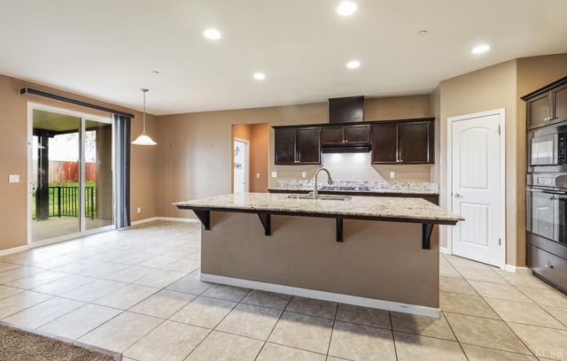 863 Legacy Drive, Lemoore, CA 93245