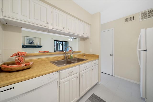 3500 Tangle Brush Drive 72, Spring, TX 77381