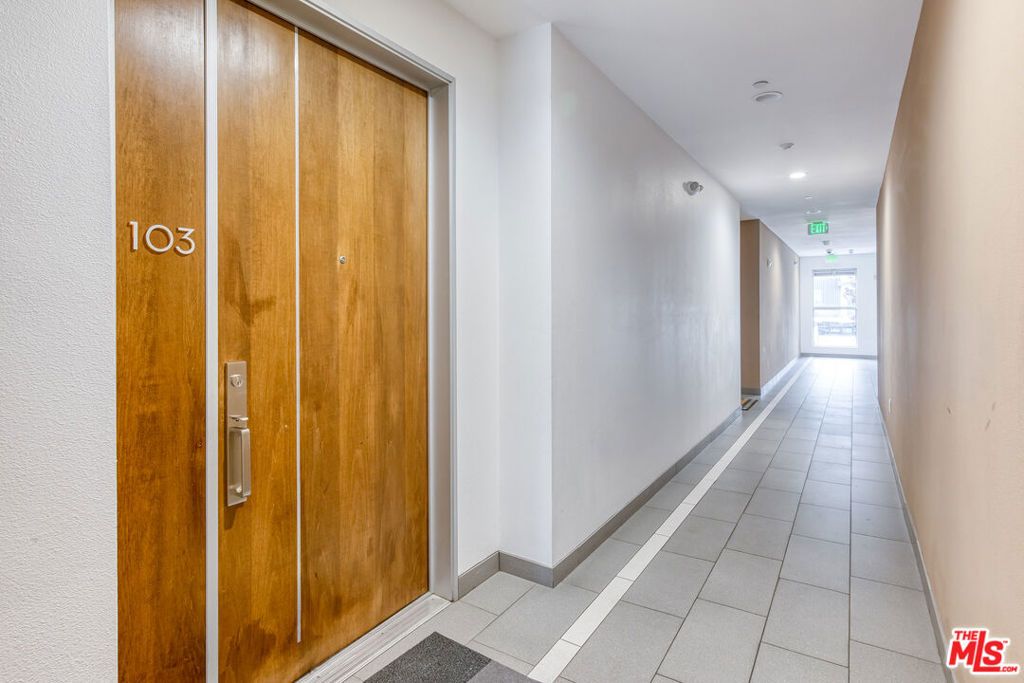 4813 Oakwood Avenue 103, Los Angeles, CA 90004 — photo 2