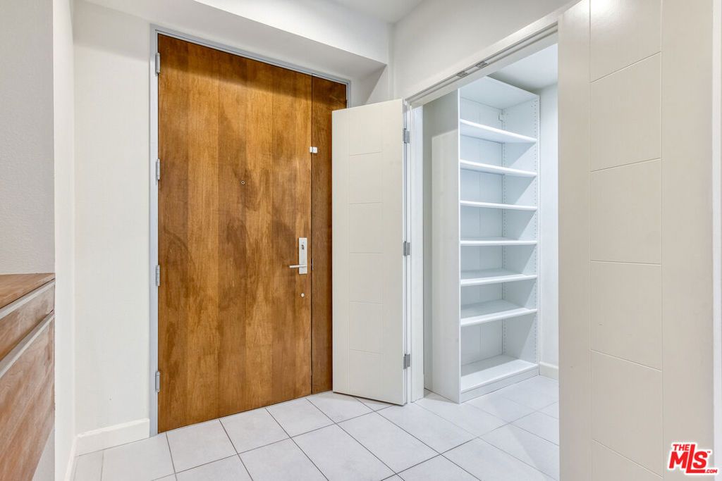 4813 Oakwood Avenue 103, Los Angeles, CA 90004 — photo 4