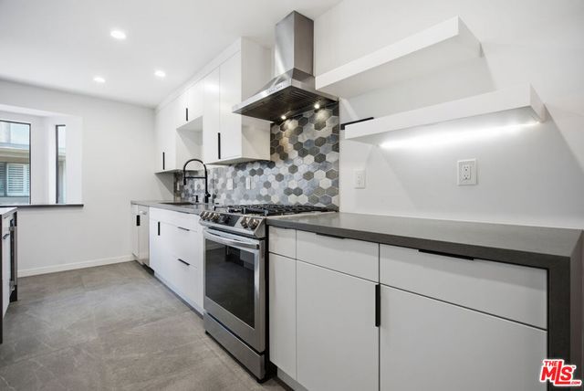 10229 Variel Avenue 12, Chatsworth, CA 91311