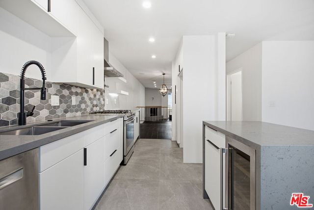 10229 Variel Avenue 12, Chatsworth, CA 91311