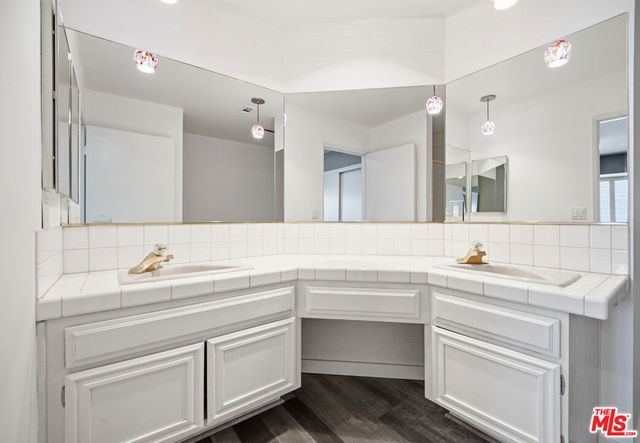 10229 Variel Avenue 12, Chatsworth, CA 91311