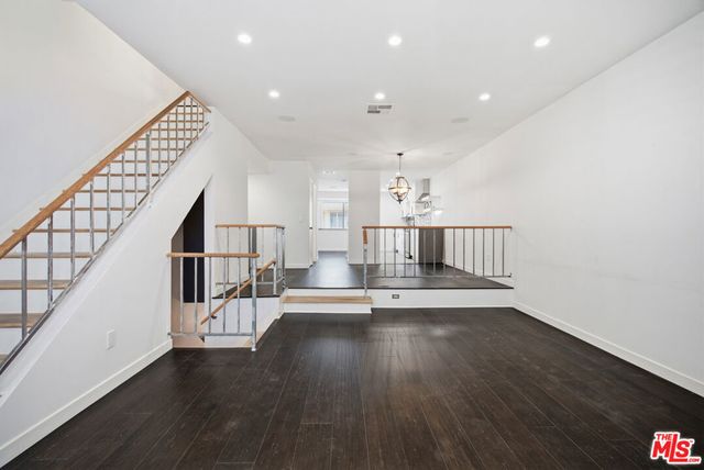 10229 Variel Avenue 12, Chatsworth, CA 91311