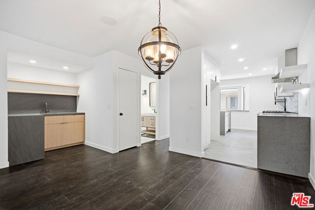 10229 Variel Avenue 12, Chatsworth, CA 91311