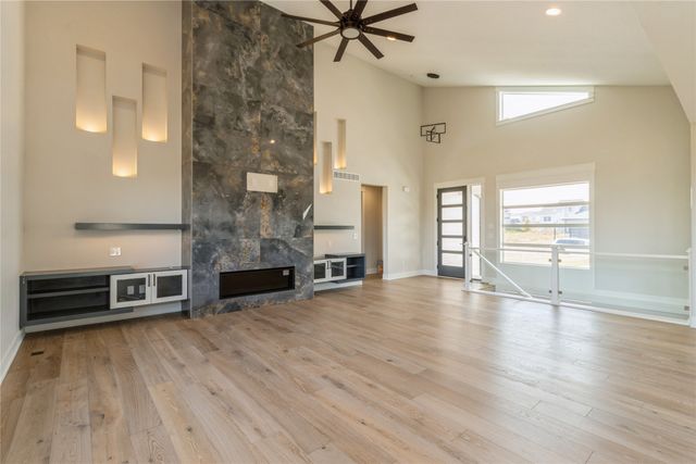 16210 Walnut Meadows Court, Urbandale, IA 50323