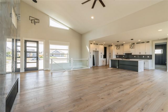 16210 Walnut Meadows Court, Urbandale, IA 50323