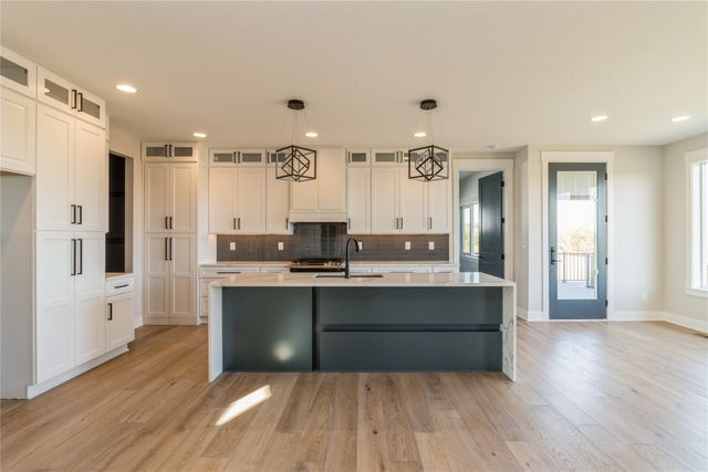 16210 Walnut Meadows Court, Urbandale, IA 50323