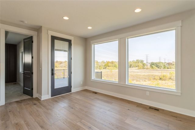 16210 Walnut Meadows Court, Urbandale, IA 50323