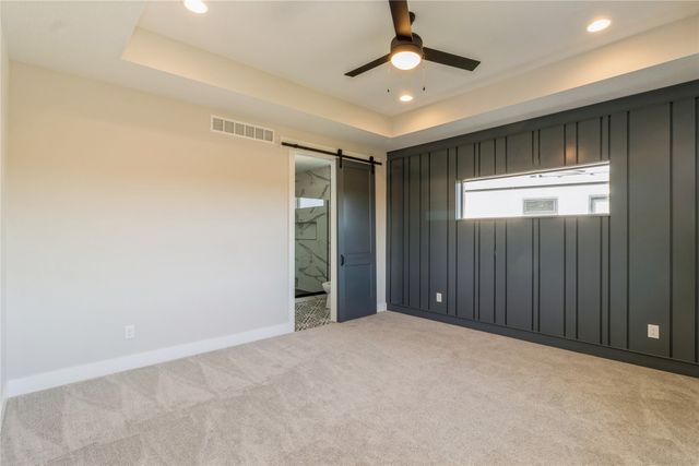 16210 Walnut Meadows Court, Urbandale, IA 50323